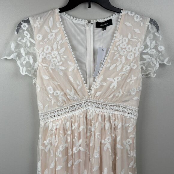 NWT Aakaa Ivory White Over Blush Peach Lace Dress Size MEDIUM Maxi Deep V Bridal - Picture 1 of 15